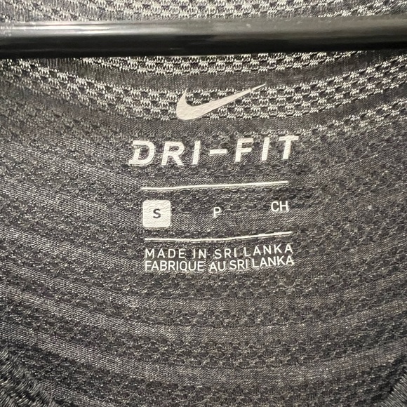NIKE Dri Fri women’s semi mesh top (size S) - Picture 4 of 4